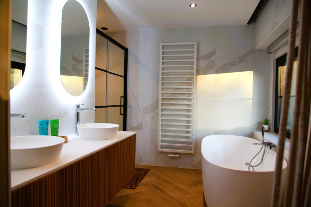Dionbulles & Dionlodge Guesthouse, Private Wellness Pool In Option Chaumont-Gistoux エクステリア 写真