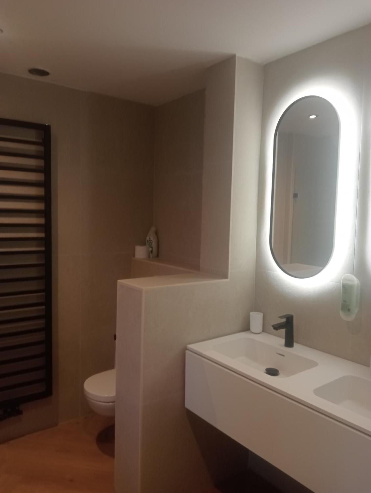 Dionbulles & Dionlodge Guesthouse, Private Wellness Pool In Option Chaumont-Gistoux エクステリア 写真